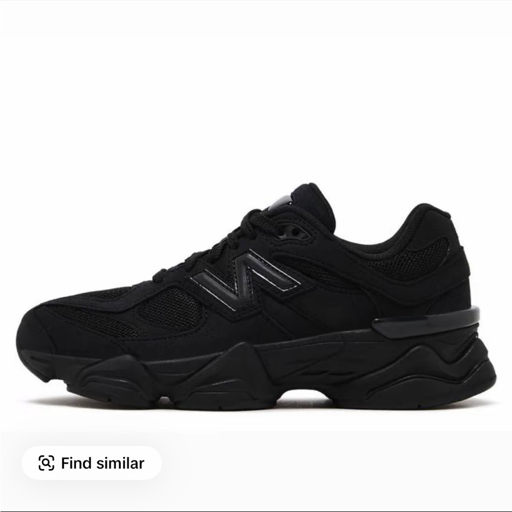 Women’s New Balance Black Sneakers
